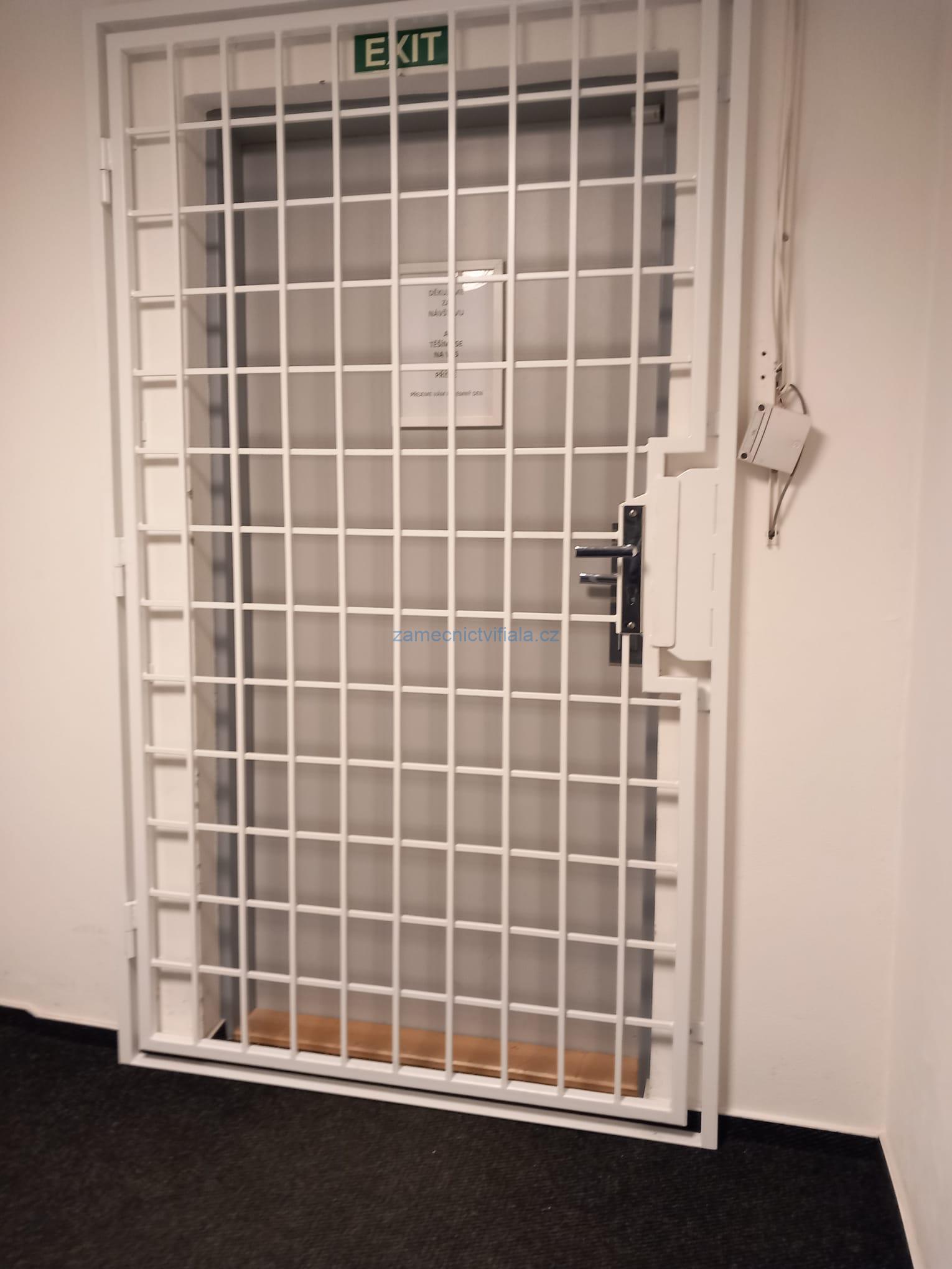 Bezpečnostní kovová mříž