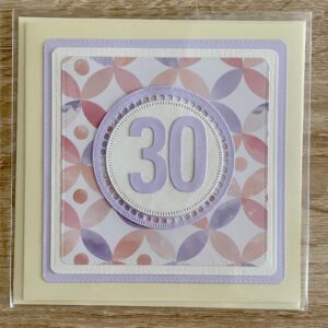 Přáníčko 30 bílo-fialová kruh