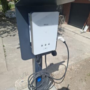 Univerzální stojan na nabíječky elektromobilu